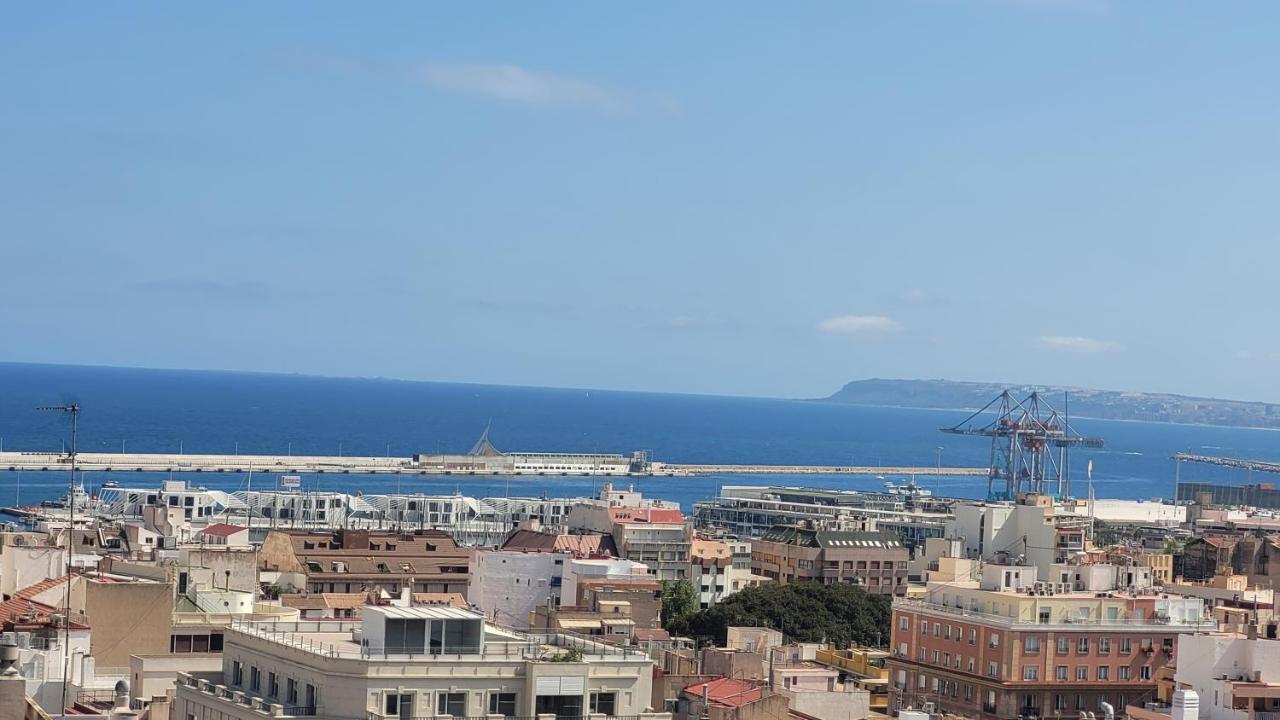 Corazon De Alicante Con Vistas Al Mar Y Al Castillo Exterior foto
