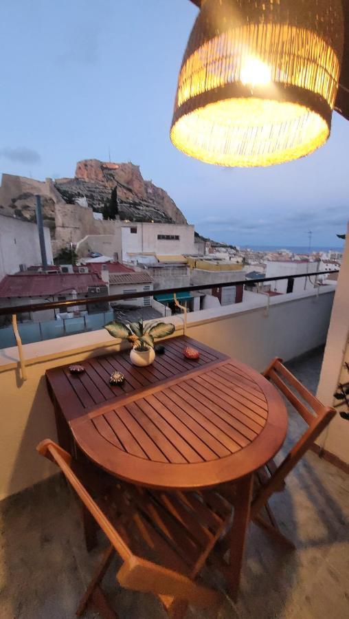 Corazon De Alicante Con Vistas Al Mar Y Al Castillo Exterior foto